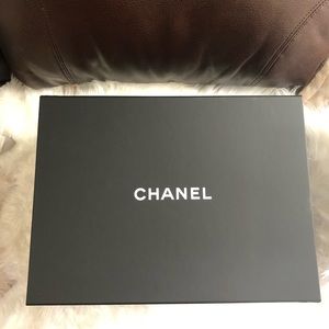 Chanel magnetic box for handbag